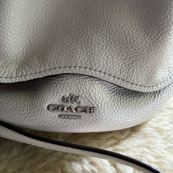 Authentic Coach Drawstring Crossbody Petal Bag Pebble Leather Chalk White EUC - Picture 8 of 15